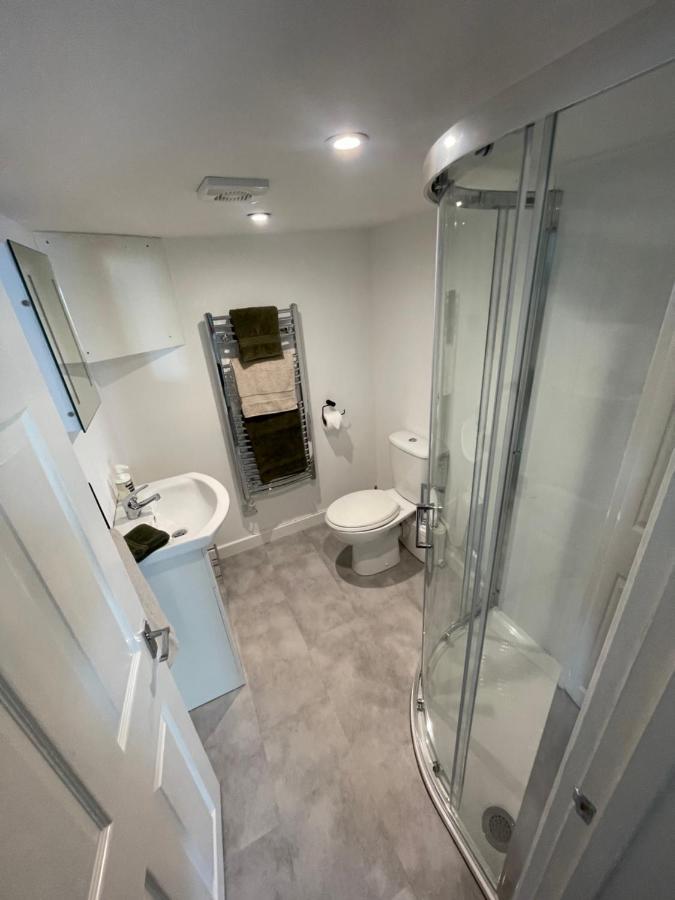 Quaint Central Basement Apartment Херфорд Екстериор снимка